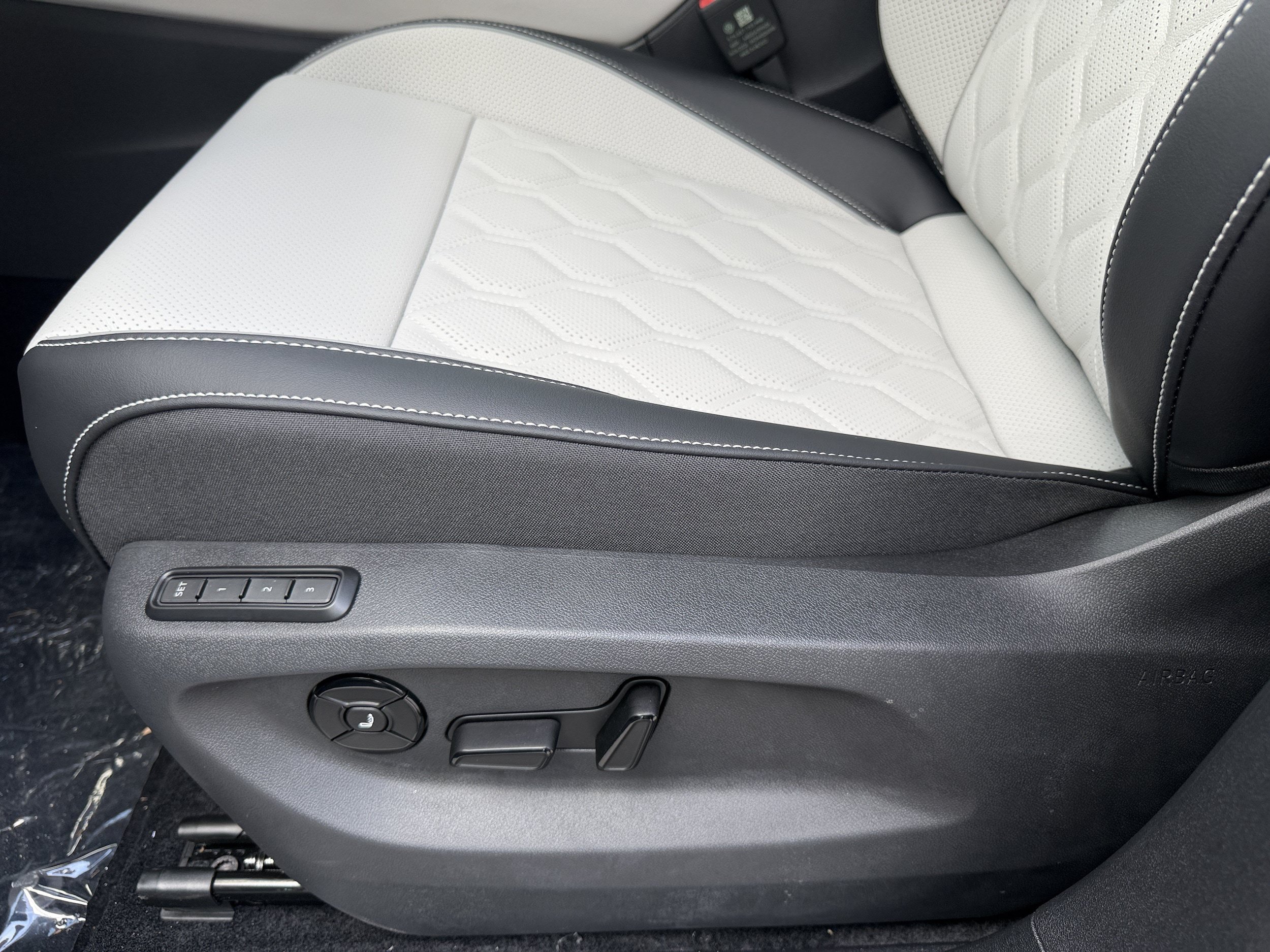 New 2026 Volkswagen Tiguan SEL R-Line AWD/4WD image 22