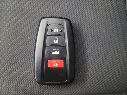 Used 2021 Toyota Corolla LE w/ LE Convenience Package image 32