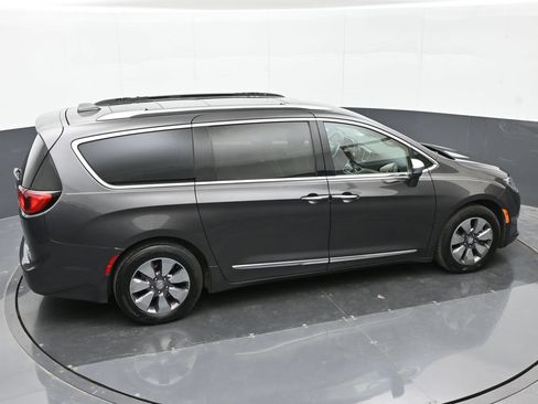 Used 2018 Chrysler Pacifica Limited w/ Advanced Safetytec Group FWD image 34
