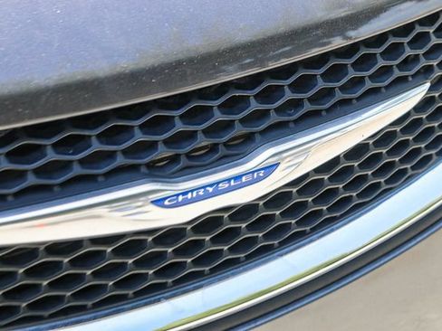 Used 2019 Chrysler Pacifica Touring-L FWD image 7