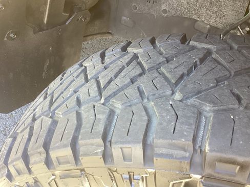 Used 2018 Toyota Tacoma TRD Sport w/ Technology Package image 8