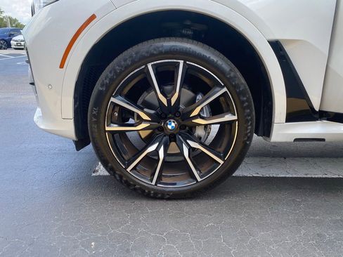 Used 2022 BMW X7 xDrive40i w/ M Sport Package AWD/4WD image 12