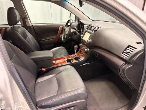 Used 2012 Toyota Highlander Limited w/ Tow Pkg AWD/4WD image 22