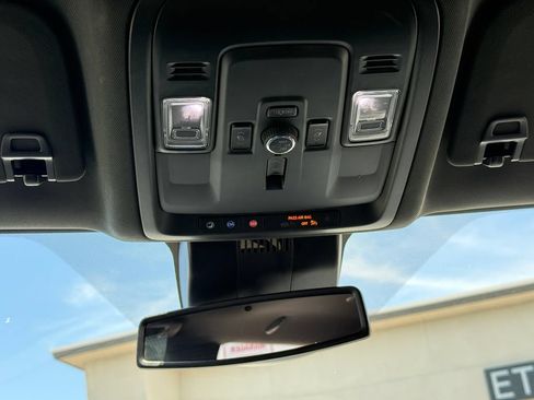 Used 2025 Chevrolet Tahoe Premier AWD/4WD image 21