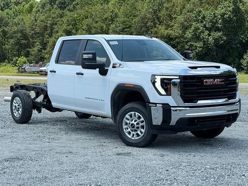 New 2026 GMC Sierra 2500 Pro w/ Convenience Package AWD/4WD image 1