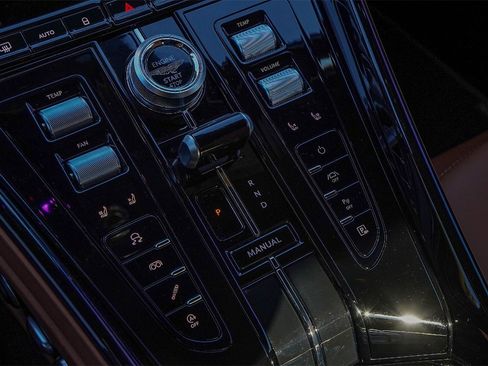 Used 2024 Aston Martin DB12 Coupe image 32