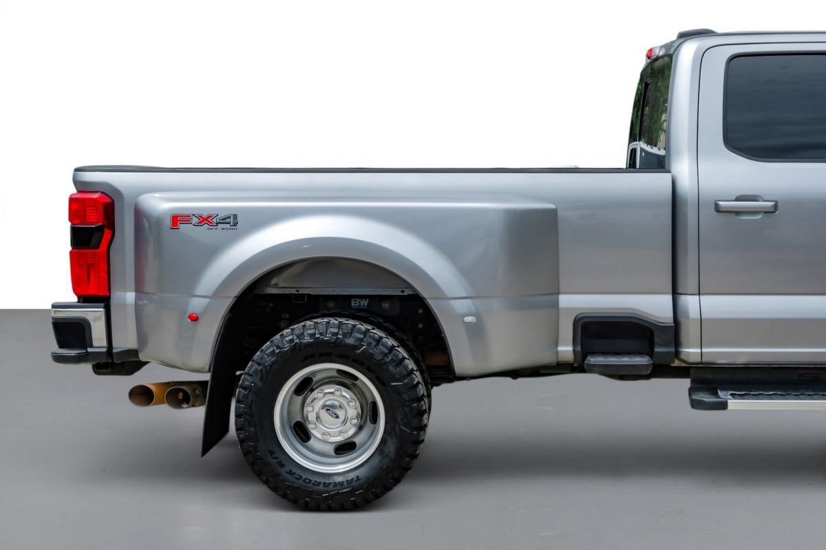 Used 2023 Ford F350 Lariat w/ FX4 Off-Road Package AWD/4WD image 6