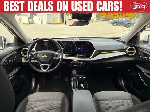 Used 2024 Chevrolet Trax LT w/ Driver Confidence Package FWD image 21