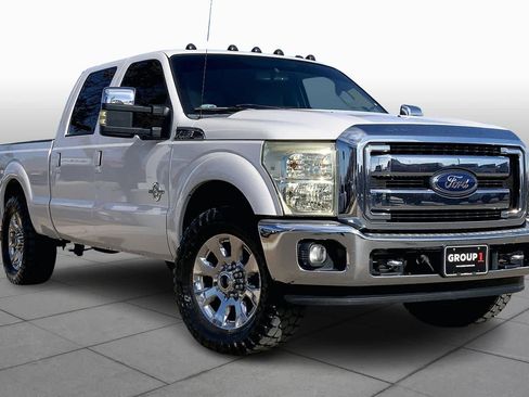 Used 2015 Ford F250 Lariat w/ Chrome Package image 2