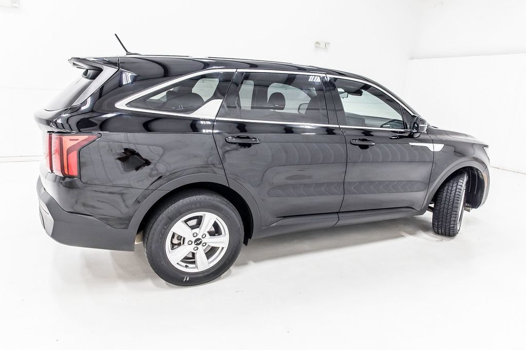 Used 2023 Kia Sorento LX FWD image 8