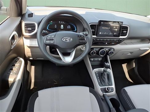 New 2025 Hyundai Venue SEL image 11
