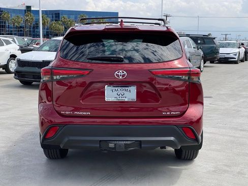 Used 2022 Toyota Highlander XLE AWD/4WD image 6