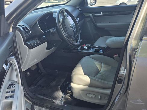 Used 2014 Kia Sorento SX w/ 3rd Row Package FWD image 17