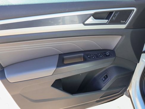 Used 2022 Volkswagen Atlas SEL Premium image 16