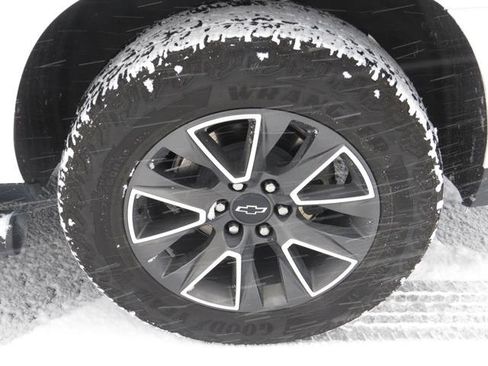 Used 2024 Chevrolet Suburban Z71 image 8