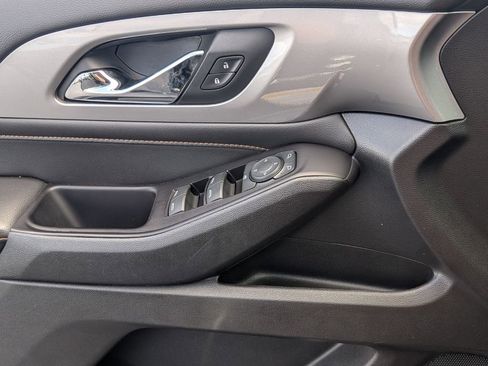 Used 2018 Chevrolet Traverse RS image 35