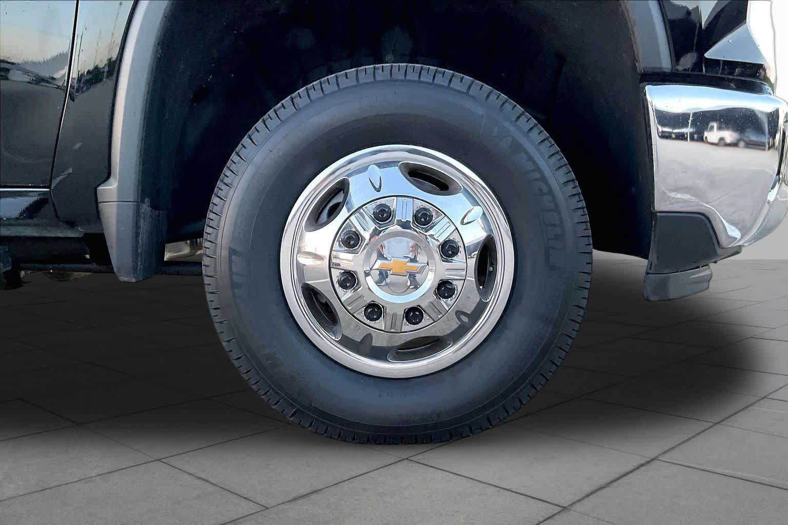 Used 2026 Chevrolet Silverado 3500 LT w/ Safety Package AWD/4WD image 12