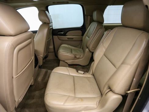 Used 2011 GMC Yukon XL Denali AWD/4WD image 24