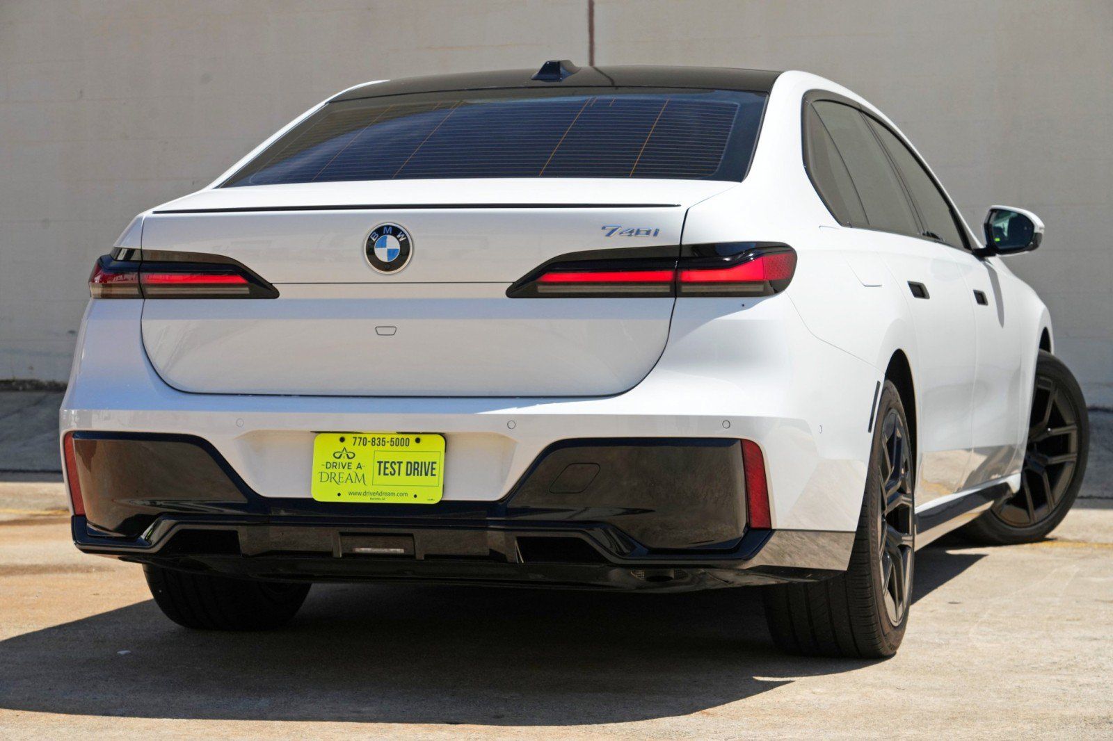 Used 2023 BMW 740i w/ Parking Assistance Package RWD image 5