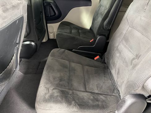 Used 2016 Dodge Grand Caravan SXT w/ UConnect Hands-Free Group FWD image 15