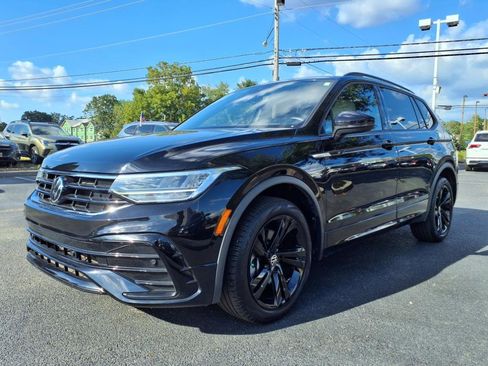 Certified 2023 Volkswagen Tiguan SE R-Line image 3