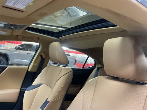Used 2025 Lexus ES 300h w/ Premium Package image 27