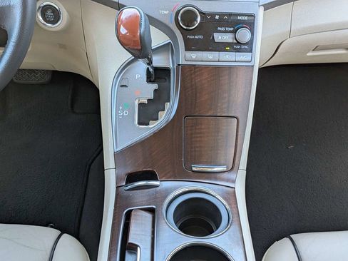 Used 2010 Toyota Venza FWD image 19