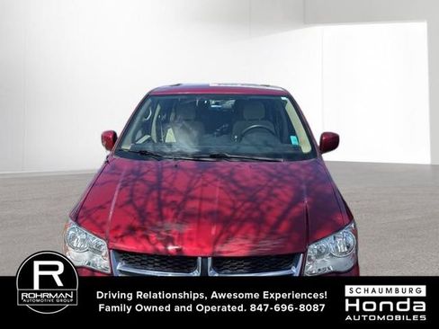 Used 2015 Dodge Grand Caravan SXT image 2