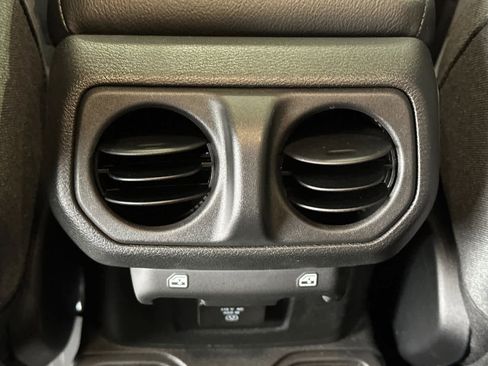 Used 2024 Jeep Gladiator Rubicon image 14