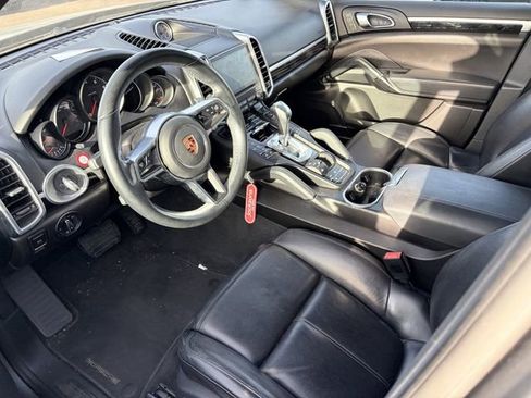 Used 2018 Porsche Cayenne AWD/4WD image 2