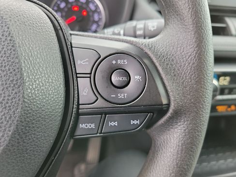 Used 2020 Toyota RAV4 XLE FWD image 22