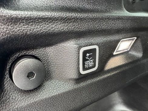 Used 2025 Jeep Grand Cherokee L Altitude image 24