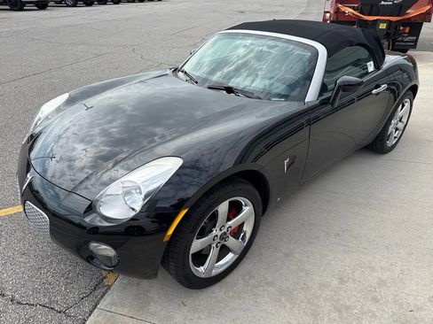 Used 2007 Pontiac Solstice Convertible w/ Premium Package RWD image 9