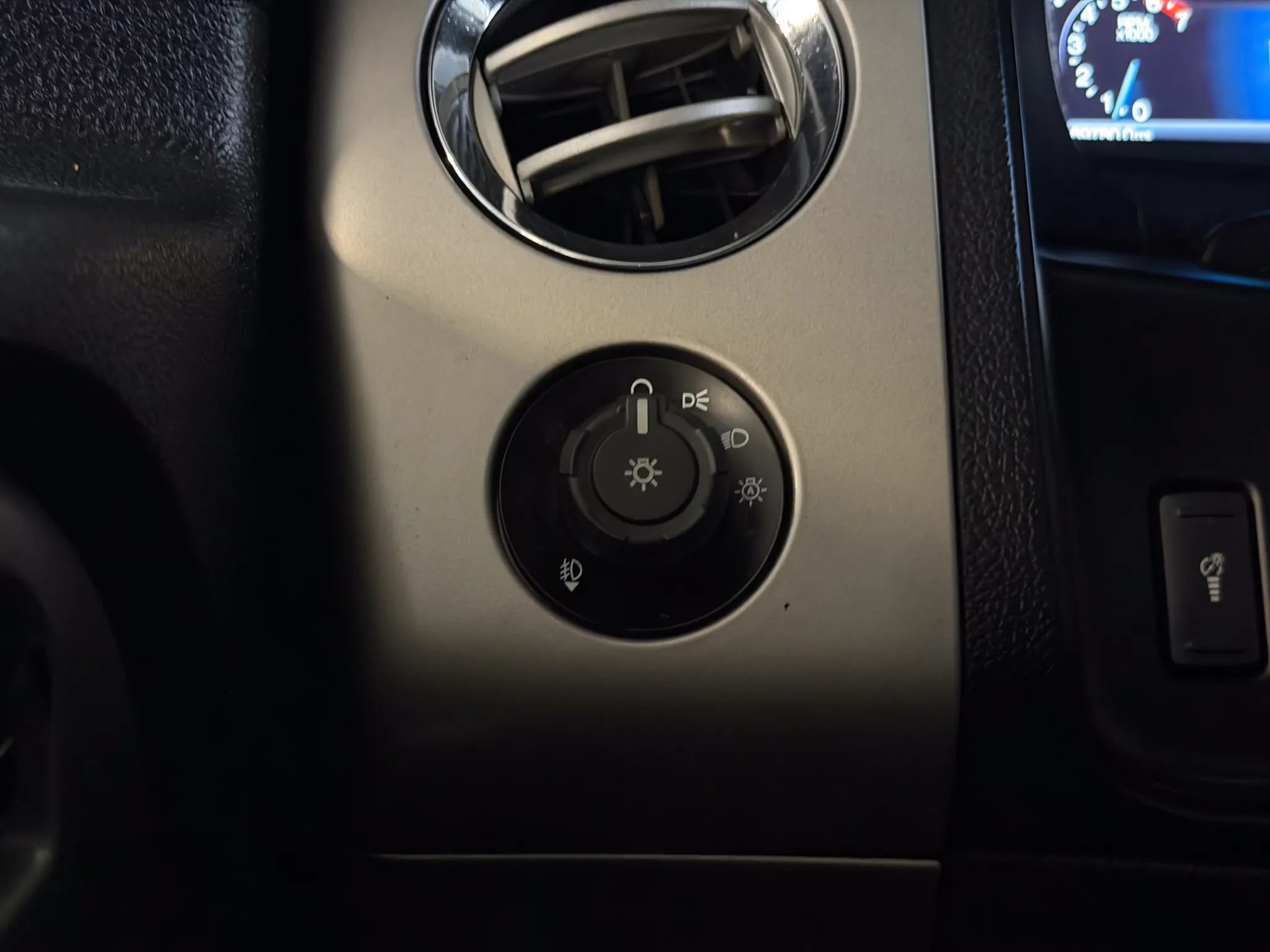 Used 2015 Ford Expedition EL XLT w/ Equipment Group 202A AWD/4WD image 40
