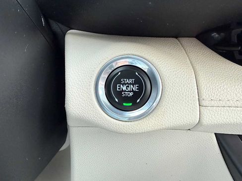 Used 2023 Buick Envision Avenir AWD/4WD image 19