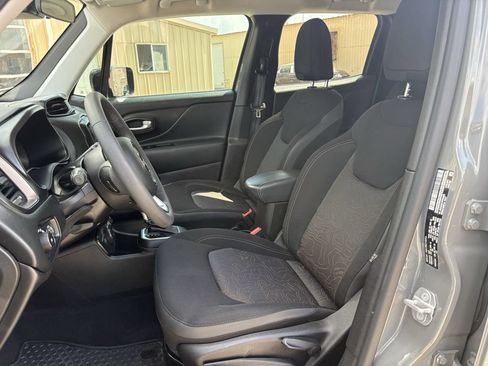 Used 2023 Jeep Renegade Latitude AWD/4WD image 12