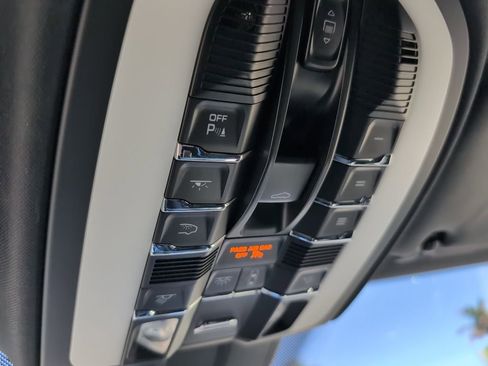 Used 2016 Porsche Cayenne image 21