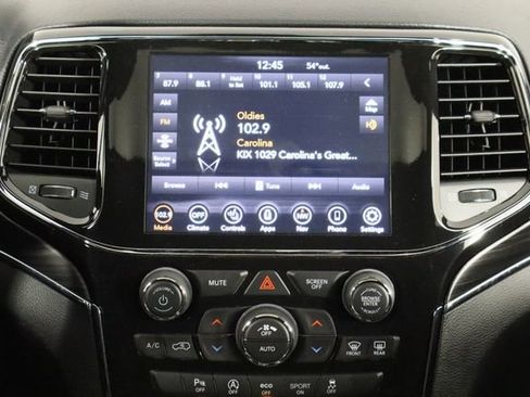 Used 2022 Jeep Grand Cherokee Limited image 28