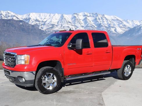Used 2014 GMC Sierra 3500 SLT w/ SLT Convenience Package image 2