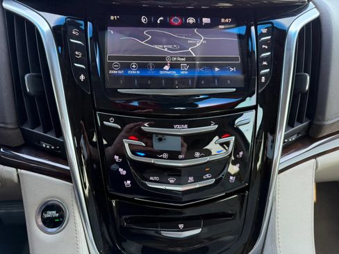 Used 2016 Cadillac Escalade Luxury AWD/4WD image 27