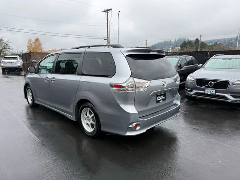 Used 2011 Toyota Sienna SE image 6