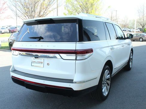 Used 2022 Lincoln Navigator Reserve image 2