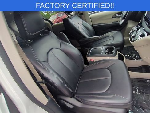Certified 2023 Chrysler Pacifica Touring-L FWD image 34