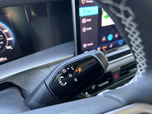 Certified 2025 Volkswagen Tiguan S FWD image 23