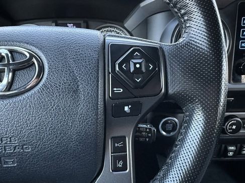 Used 2019 Toyota Tacoma TRD Sport image 17