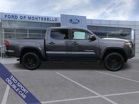 Used 2018 Toyota Tacoma TRD Sport w/ TRD Premium Sport Package RWD image 2
