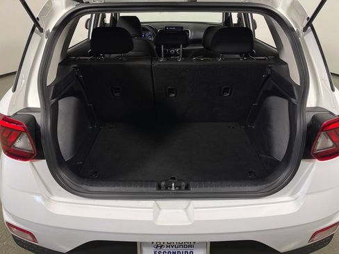 Certified 2021 Hyundai Venue SE image 11