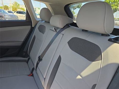 Used 2022 Volkswagen Taos SE image 10