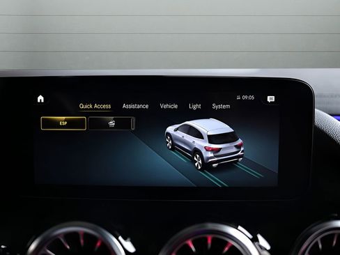 Used 2018 Mercedes-Benz GLA 45 AMG 4MATIC image 43