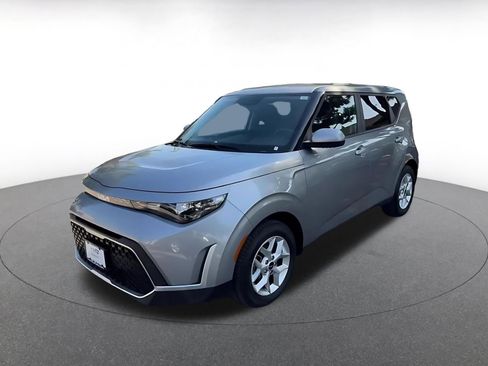 Used 2025 Kia Soul LX w/ LX Technology Package FWD image 8
